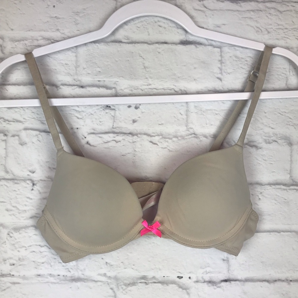 Xhilaration Woman’s bra size 32 A